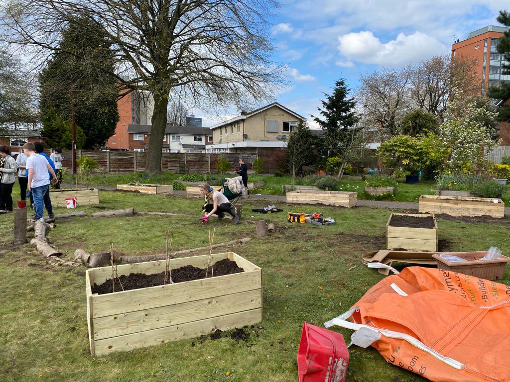 ArdwickClimate's tweet photo. Yesterday was a blast! Thank you to everyone who helped us start work on the 465th @scouts site. When the site is finished, they, along with the Cubs and Beavers, will have access to their own greens site with an allotment and orchard #green #rewilding #community #youth #scouts https://t.co/xkjr75Qz7D