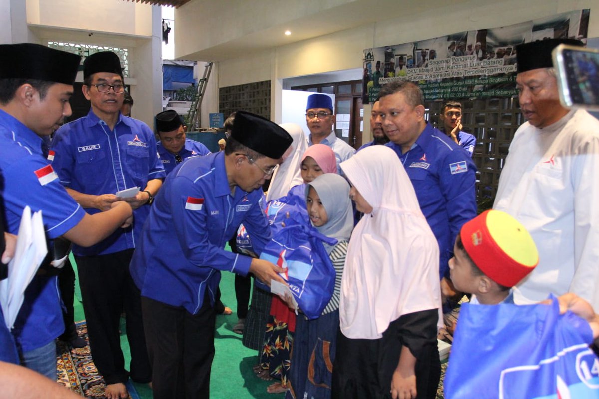 PDemokratjkt's tweet photo. Demokrat Jakarta Utara gelar konsolidasi Ramadan yg dikemas dalam bentuk buka bersama (Bukber) yg juga digelar secara simultan di seluruh wilayah Jakarta baik pengurus dari tingkat ranting, PAC, DPC hingga DPD serta para bakal calon legislatif (bacaleg).

#BukberDemokratJakarta https://t.co/RItkLLjsfF