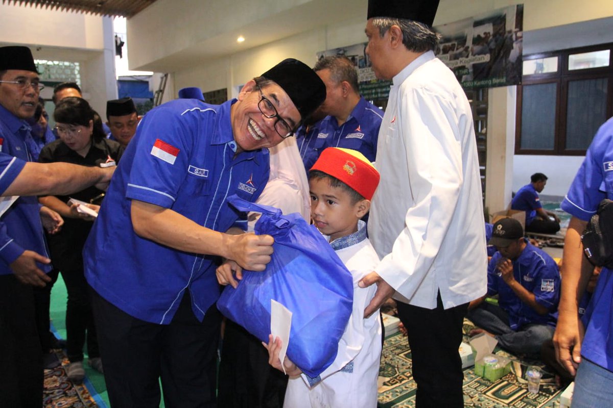 PDemokratjkt's tweet photo. Demokrat Jakarta Utara gelar konsolidasi Ramadan yg dikemas dalam bentuk buka bersama (Bukber) yg juga digelar secara simultan di seluruh wilayah Jakarta baik pengurus dari tingkat ranting, PAC, DPC hingga DPD serta para bakal calon legislatif (bacaleg).

#BukberDemokratJakarta https://t.co/RItkLLjsfF