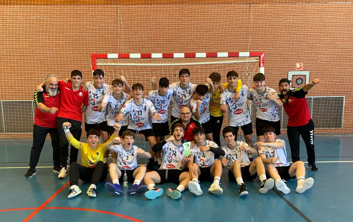 TOP 16 CADEBA cadete masculino. Cajasur CBM 38-22 CD Europa. @FundCajasur CBM finaliza primero de grupo y accede a los 1/4 de final. ¡Enhorabuena! #OrgulloGranate #FactoríaCBM