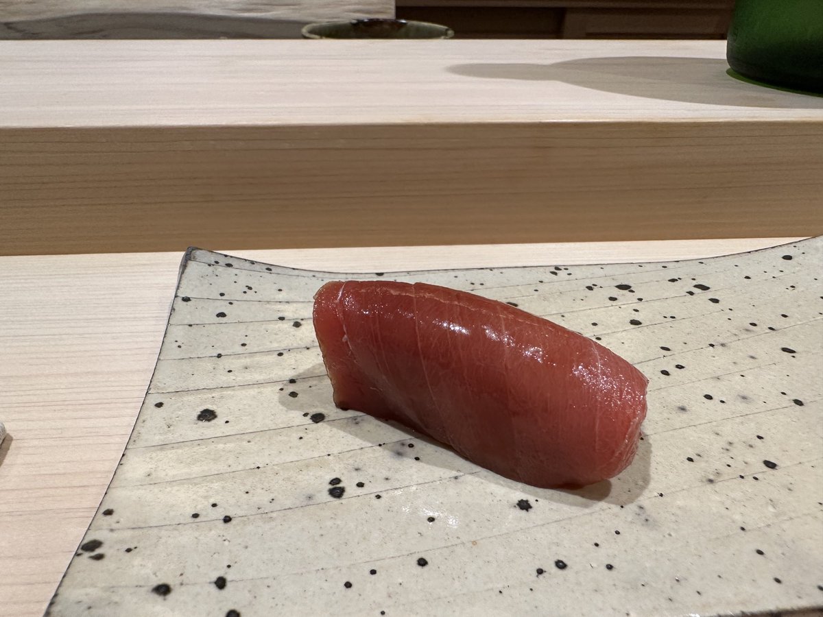 BabyEchuco's tweet photo. 背トロの漬け
今日イチ美味しかった
宮川さんの定番の柵漬けともまた違って、旨みととろける脂の絶妙な…

もっと上手く写真を撮りたいのですが…

#札幌すし
#すし宮川
#月に一度の超贅沢
#ホスピタリティの神様 https://t.co/G8jzh1Q7cJ