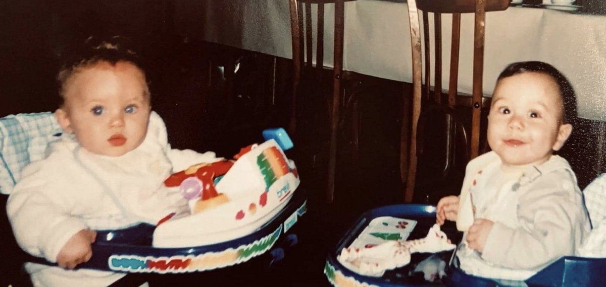 dplemilie's tweet image. Mamans meilleures amies, elles tombent enceinte en même temps. On naît à 10 jours d’intervalle. 
Nés pour être inséparables. 🤍