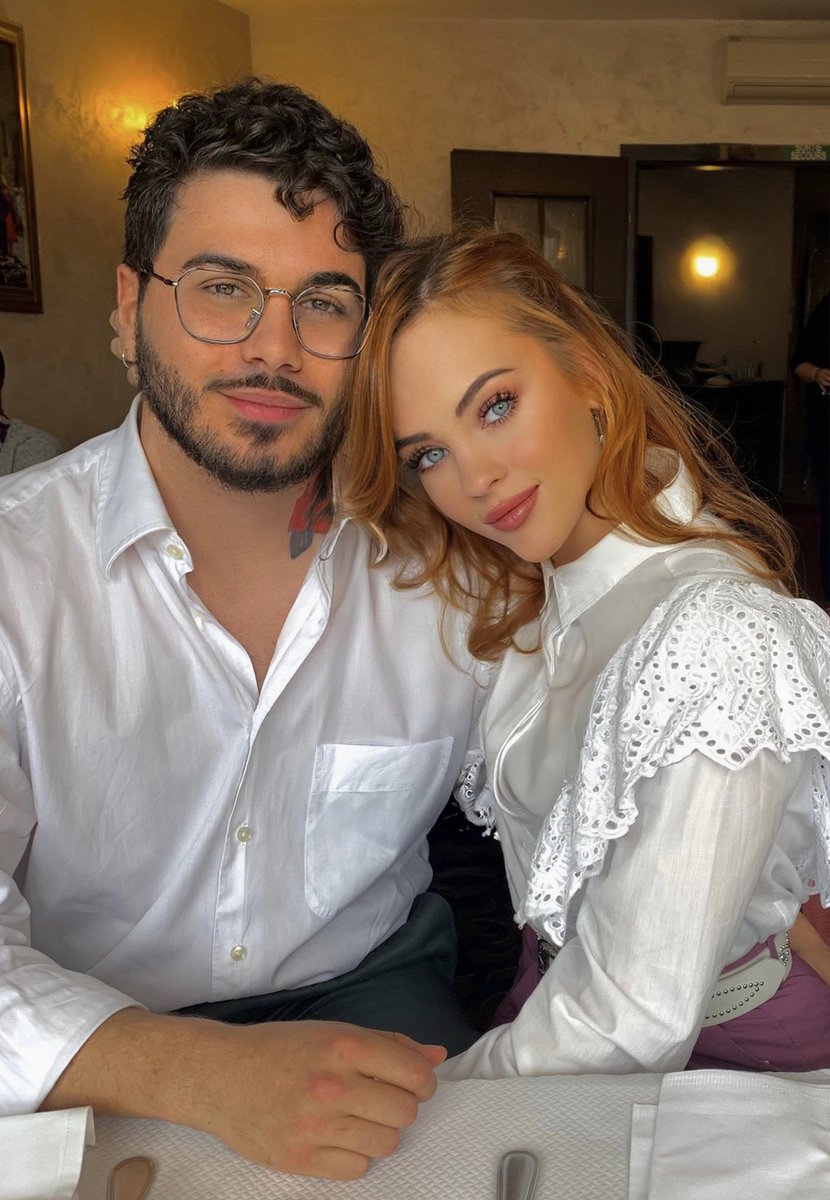 dplemilie's tweet image. Mamans meilleures amies, elles tombent enceinte en même temps. On naît à 10 jours d’intervalle. 
Nés pour être inséparables. 🤍