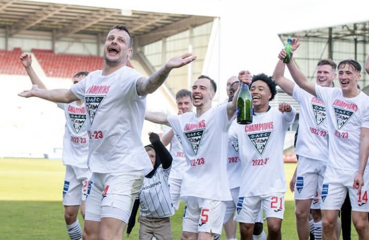 ParsReview's tweet image. ⚽️ Dunfermline 5 - 0 Queen of the South
🗓 Saturday April 15th, 2023

The day #DAFC became League One champions 🏆

🧵 A THREAD (1/11):