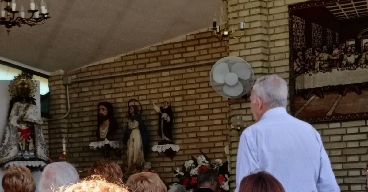 VOX_Torrent's tweet photo. Enhorabuena a los vecinos de El Pantano que hoy han celebrado la reapertura de su ermita, María Asunta al Cielo, tras estar cerrada más de un año.
Ha sido un placer poder acompañaros en esta gran celebración.
#CuidaLoTuyo #CuidaTorrent https://t.co/wvslXPJ8LY