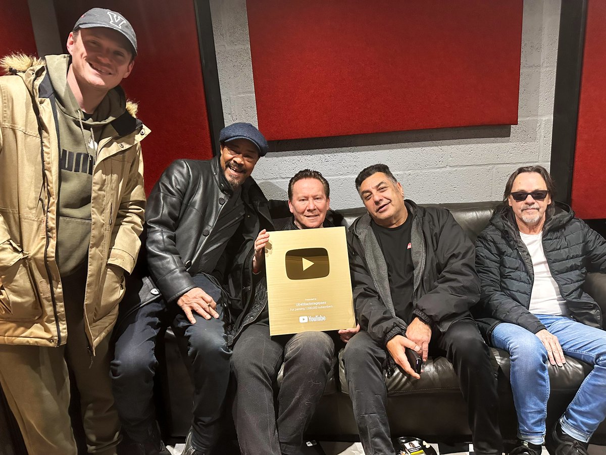 UB40OFFICIAL's tweet photo. A big thank you to all our subscribers for your continued support and thanks to @youtube for the 1,000,000 subscribers plaque!

Big Love
UB40

#ub40 #reggae #music #youtube #1millionsubscribers #studio #bandshot #thankyou #redredwine https://t.co/el0tVOgfQO