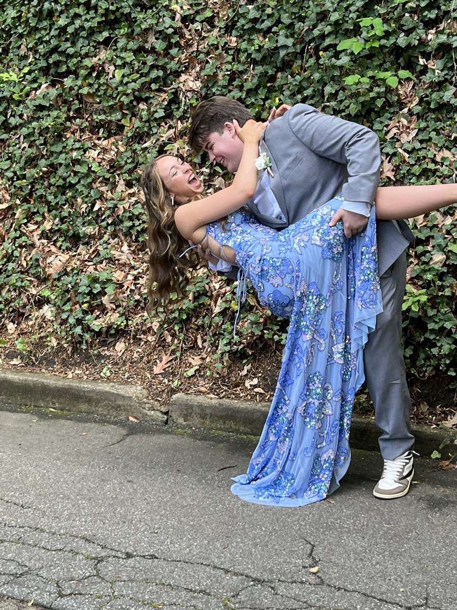 kimdward621's tweet photo. Prom night! @Greer_High  was a night to remember! https://t.co/G34JhUSE17