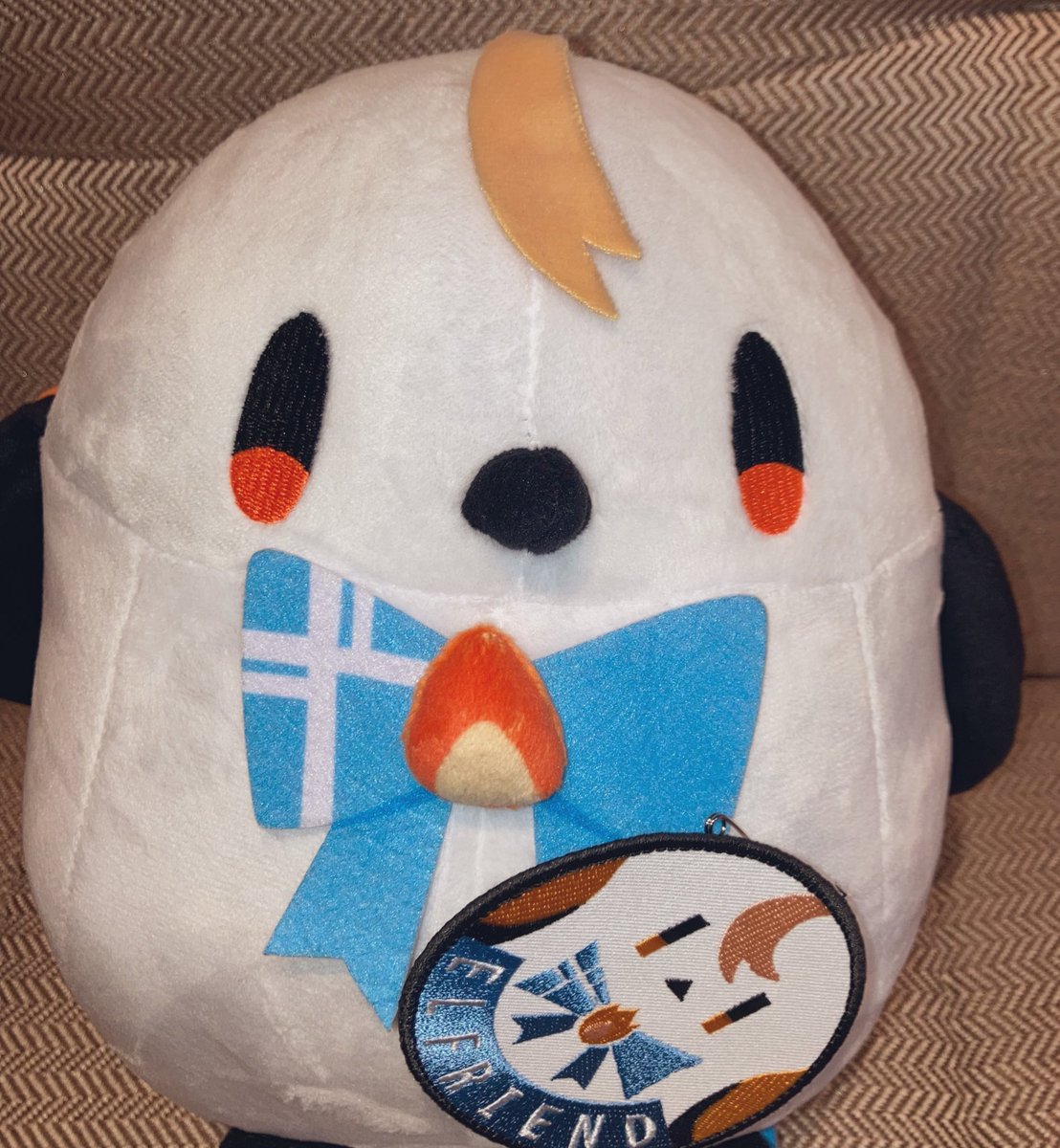 tenzyo's tweet photo. エルフレワッペン作ってみたよ❗️
ピンクリップとベルクロ版の2パターンで、エルフレパーカーのワンポイントからサバゲチーム証まで使い道多数‼️
いつでもどこでもエルフレです笑 
#聞いてよフレア #エルフレンド https://t.co/RalKJHW4tA