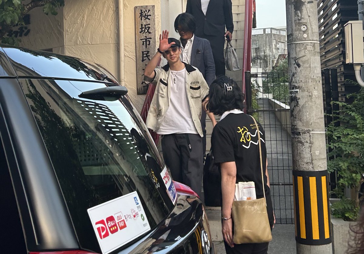 kentaro____0630's tweet photo. レッドカーペットでは周りの方々が協力して健太郎くん呼んでくれるし、劇場で並んでたときはイケイケ健太郎くん通るし、帰り際はばっちり私服まで拝めて幸せでした💖出会ったうちなーさん全員優しかった沖縄最高！！！
#沖縄国際映画祭
#島ぜんぶでお〜きな祭
#ザギンでシースー
#伊藤健太郎 https://t.co/YTSUxwhYZI