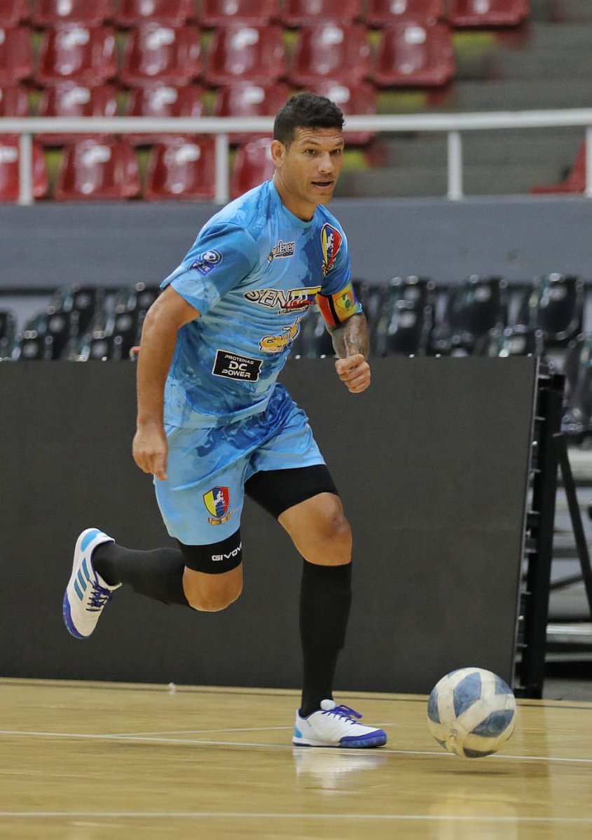 Futsaltven's tweet photo. #FutsalTV | #LigaFutveFutsal
Grupo B Jornada 3 Juego 1
📌 Poliedrito (Caracas)
#MundoFactory 1-3 #Centauros
Segundo partido
Domingo 16/4 🕔 6pm
#labestiaroja
#vamossiemprepormas
#talentodecalle
#futsalxmtv https://t.co/SXZ0p6LgC2