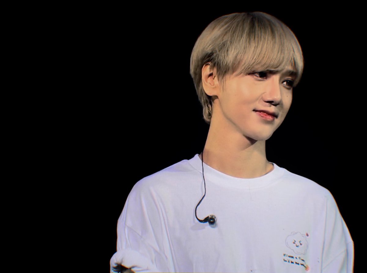 他好好看😍 
艰难地打开梯子，怎么就记成五点
#YESUNG #예성 #ss9