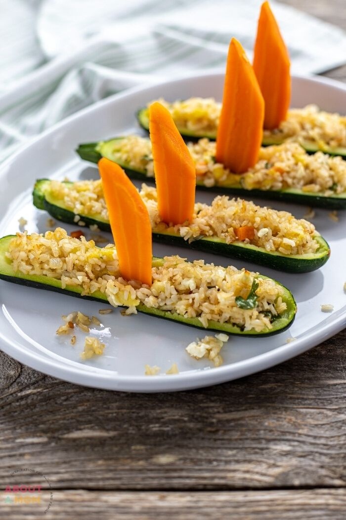 Looking for a new way to enjoy zucchini? 😋 These zucchini boats are the perfect solution! Simply slice a zucchini in half, scoop out the insides, and fill with a mixture of tasty ingredients.

Get the recipe: aamom.co/fVmyOA