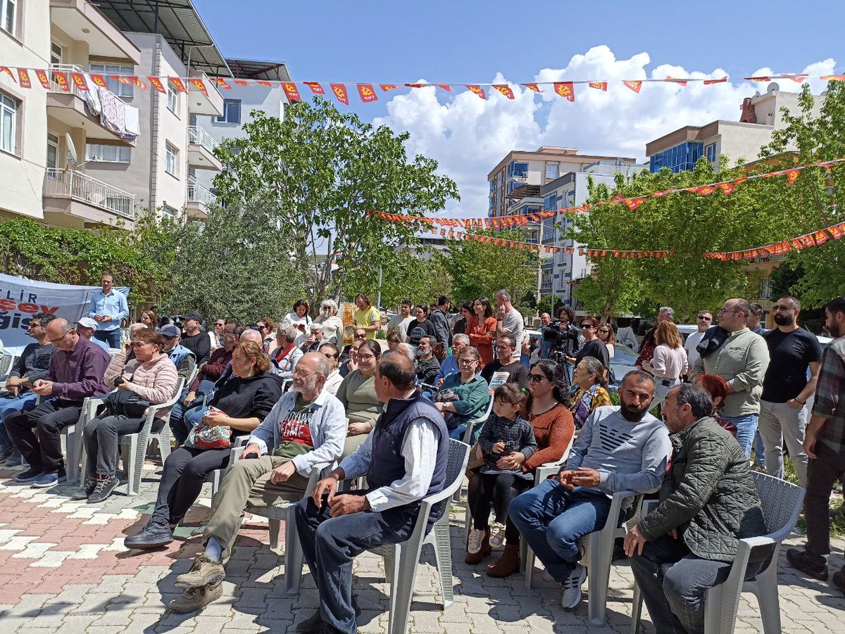 tkpninsesi's tweet photo. TKP Genel Sekreteri Kemal Okuyan ve #İzmir MV adaylarımızla birlikte Menemen Uğur Mumcu Semt Evini coşku ve heyecanla açtık!

Semt evlerimizi çoğaltacak, eşitlik ve kardeşliğin ülkesini kuracağız.

#TKPGelirHerŞeyDeğişir 
#1oyErdoğanGitsinDiye1oyTKPye 
#OylarTKPye https://t.co/tAEW5dPReo