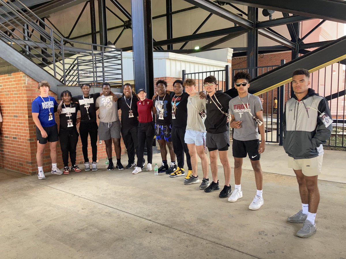 HallTechSports1's tweet photo. @JordanKilings @tomorris_g @TeagueBroadhead @Nate_thomas_4 @QassimHarbor @dcheslock16 @CJDurbin14 @millertopazi @AK30tre78 @JotavionPierce @TyRellKWilliams https://t.co/gT7Ei8Omkg