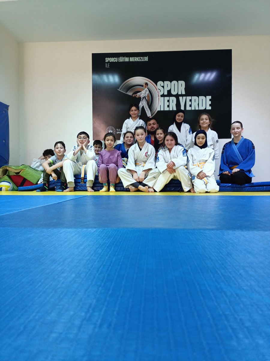 Aliakayy43's tweet photo. Hafta sonu Kütahya judo ortak  minik grubu ile teknik taktik antremanı çalışmalara tam gaz devam 🇹🇷🥋🇹🇷
@GSB_Kutahya @shuysuz @fjuysal @turkjudo https://t.co/jQhvm1qr8q