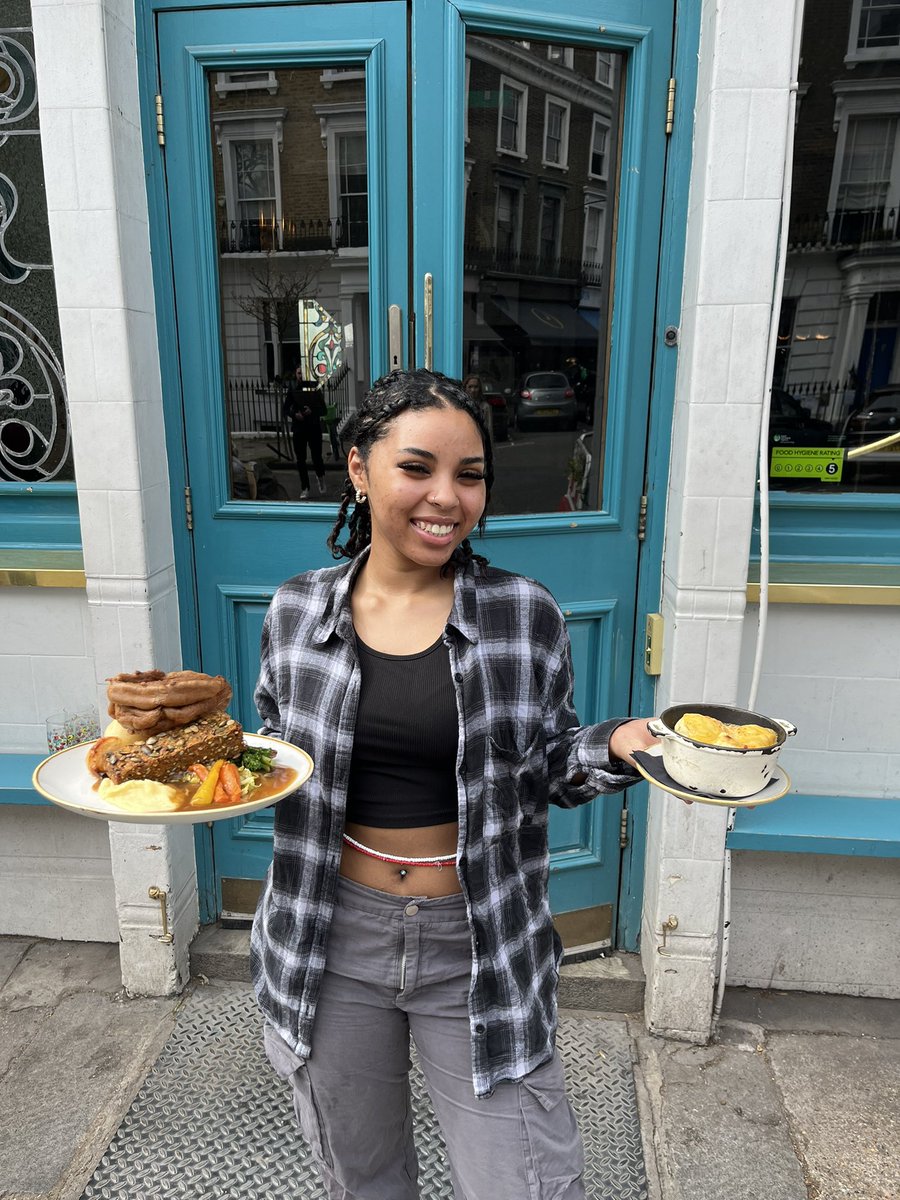 Craving something hearty and healthy? Look no further than our delicious pumpkin seed & lentil roast, now available at our pub in the stunning neighborhood of Primrose Hill. Come for the food, stay for the view! #meatfree #healthylifestyle #primrosehill #youngspubs