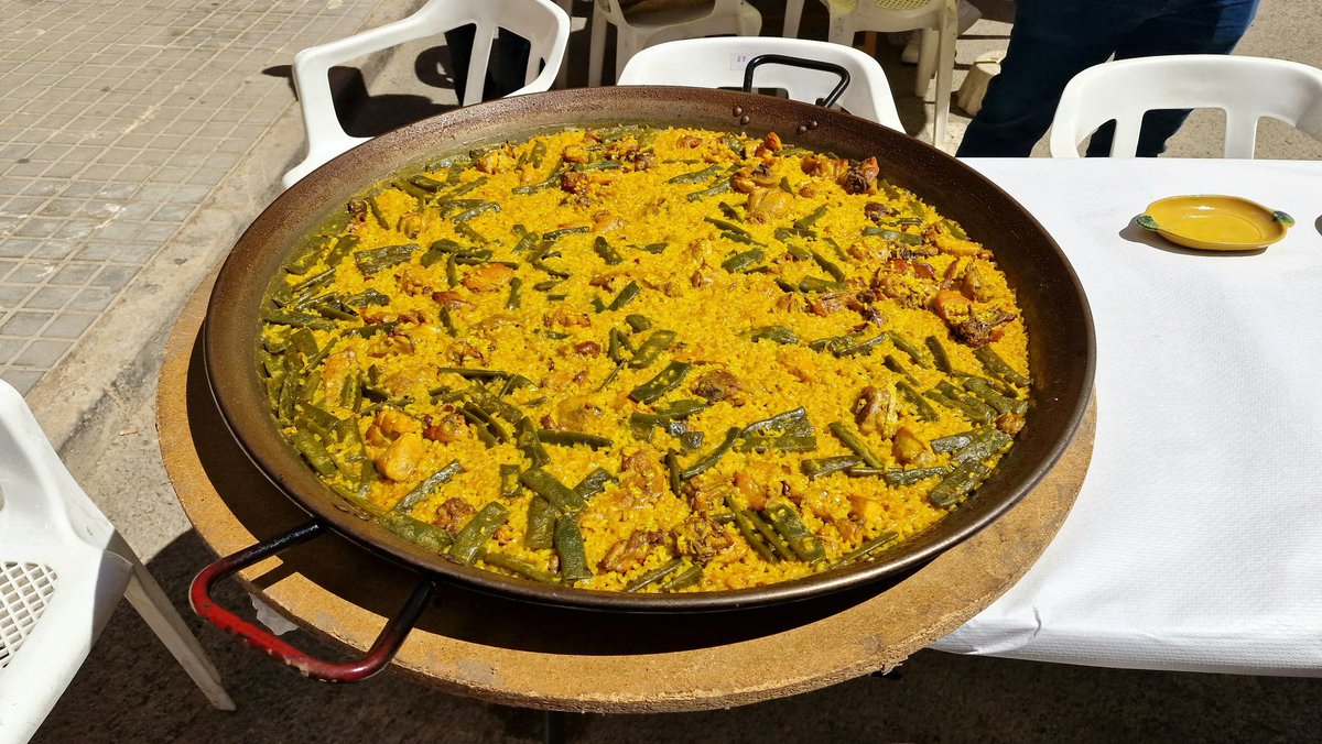 CsManises's tweet photo. Hoy @CsManises hemos sido invitados al Concurso de Paellas de la Asociación de la Fiesta de San Vicente Ferrer de #Manises.
Gracias a Paco y Ana, su presidenta.
Una jornada divertida rodeados de buena gente y buen ambiente.
#CSconLasFiestas
#CSconManises
#ManisesEresTú https://t.co/xOIaWenHUa