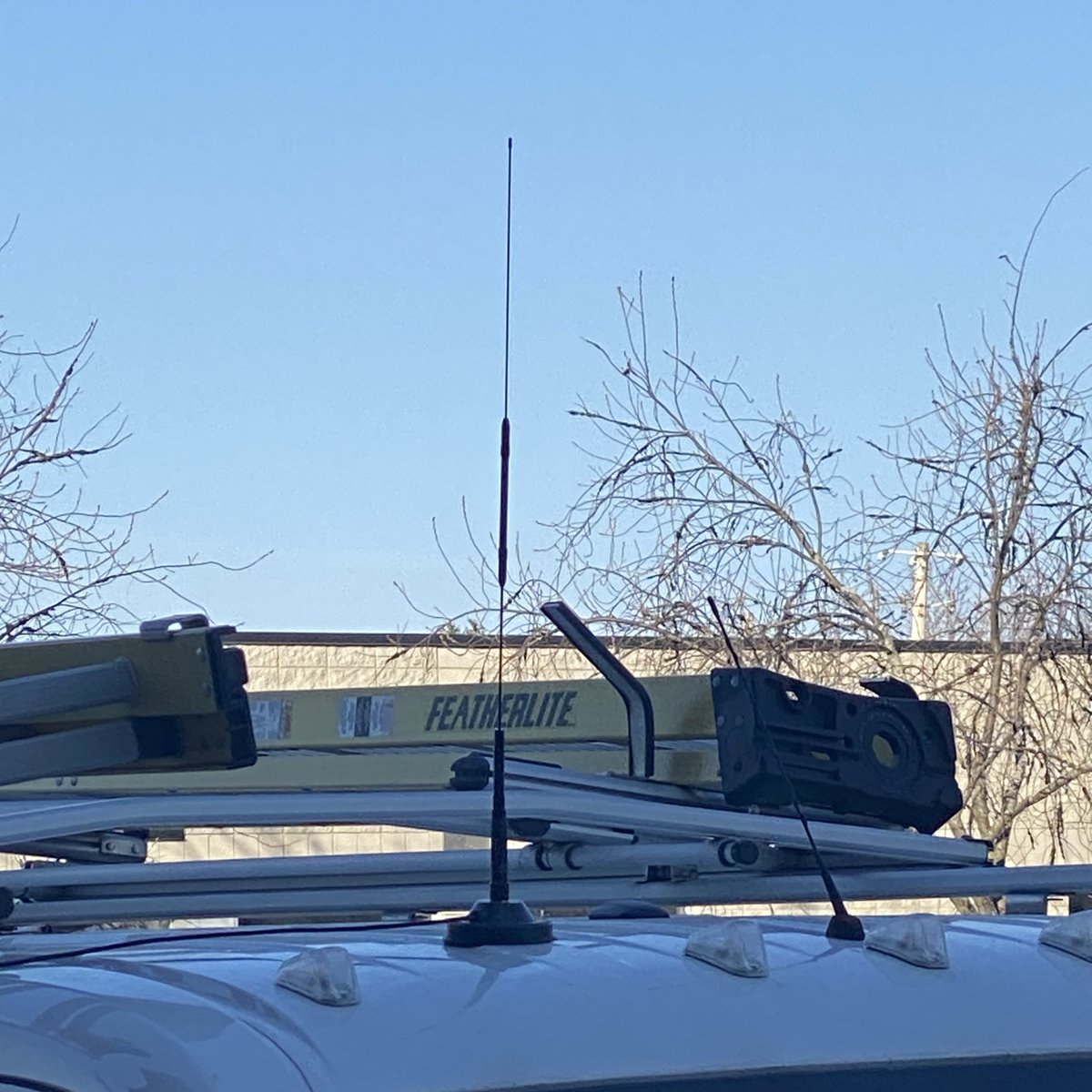 ve2yyq's tweet photo. Ma nouvelle petite antenne VHF/UHF #Retevis - #MA03, Vraiment très satisfait https://t.co/SSOrDuRCWl