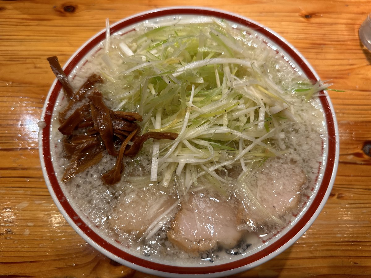 秋葉原の田中そば店でねぎそば+こってり（背脂入り）。
写真ではぎっとりに見えるけど、スープはあっさりなので、ネギもありくどくない。