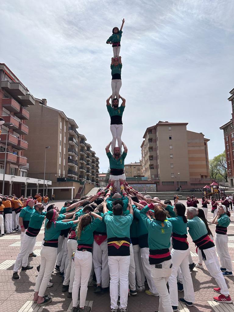 saballuts's tweet photo. 🟢🔚 Per acabar, tanquem l’actuació amb el pd5, i 3pd4!
@SagalsdOsona - 2pd4, 3d7, 2id4d7, 4d6a, pd5(c), 2pd4
@XicsGranollers - 2pd4, 3d7, 4d7a, 4d7, pd5, 2pd4
@saballuts - 3pd4, 5d7, 3d7, i4d7, 4d7, pd5, 3pd4
Enhorabona colles, i moltes gràcies per l’ajuda a les #pinyes! 💚 https://t.co/BZrSwzPsvM