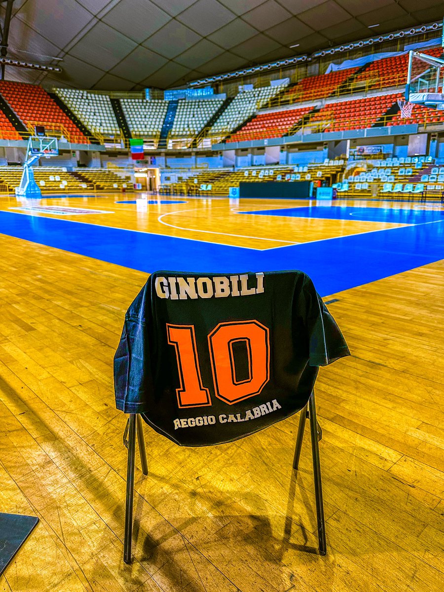 fofu32's tweet photo. Quando @manuginobili  rompeva i tabelloni al #palacalafiore di #ReggioCalabria  😎 do you re Member Manu? @ReggioaCanestro @Nino_Romeo  @alemontecchia  @GioMafrici https://t.co/nTsxOBaxAv