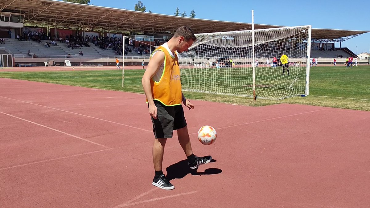 Hoy he vuelto a hacer lo que más me gusta😊, que es conocer equipos. 

Venía por un trabajo de clase... Pero al final hay vídeo🎥😉

<a href="/ABancada_/">A Bancada ⚽🎙️</a> versión Madrid... ¿El Graderío? 😳

Muchísimas gracias al <a href="/realaranjuez/">Real Aranjuez CF</a> por el trato en todo momento, mucha suerte en el futuro❤💙