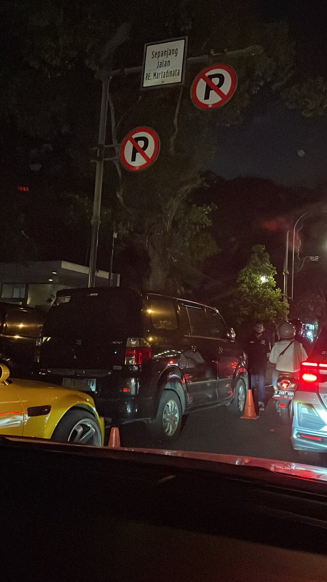 Kamana atuh, jalan riau teh udah sempit. 
<a href="/PRFMnews/">Radio PRFM</a>