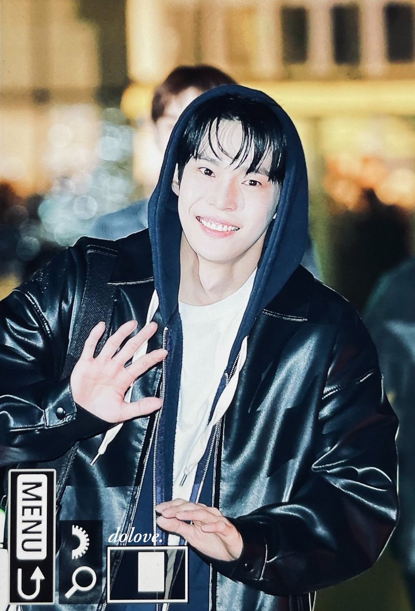 _do1ove's tweet photo. 230416 런칭쇼 퇴근 프리뷰 #도영
수고했어요~🤍

#Doyoung #ドヨン #NCT #NCT127 https://t.co/Y5k8OVy5ZC