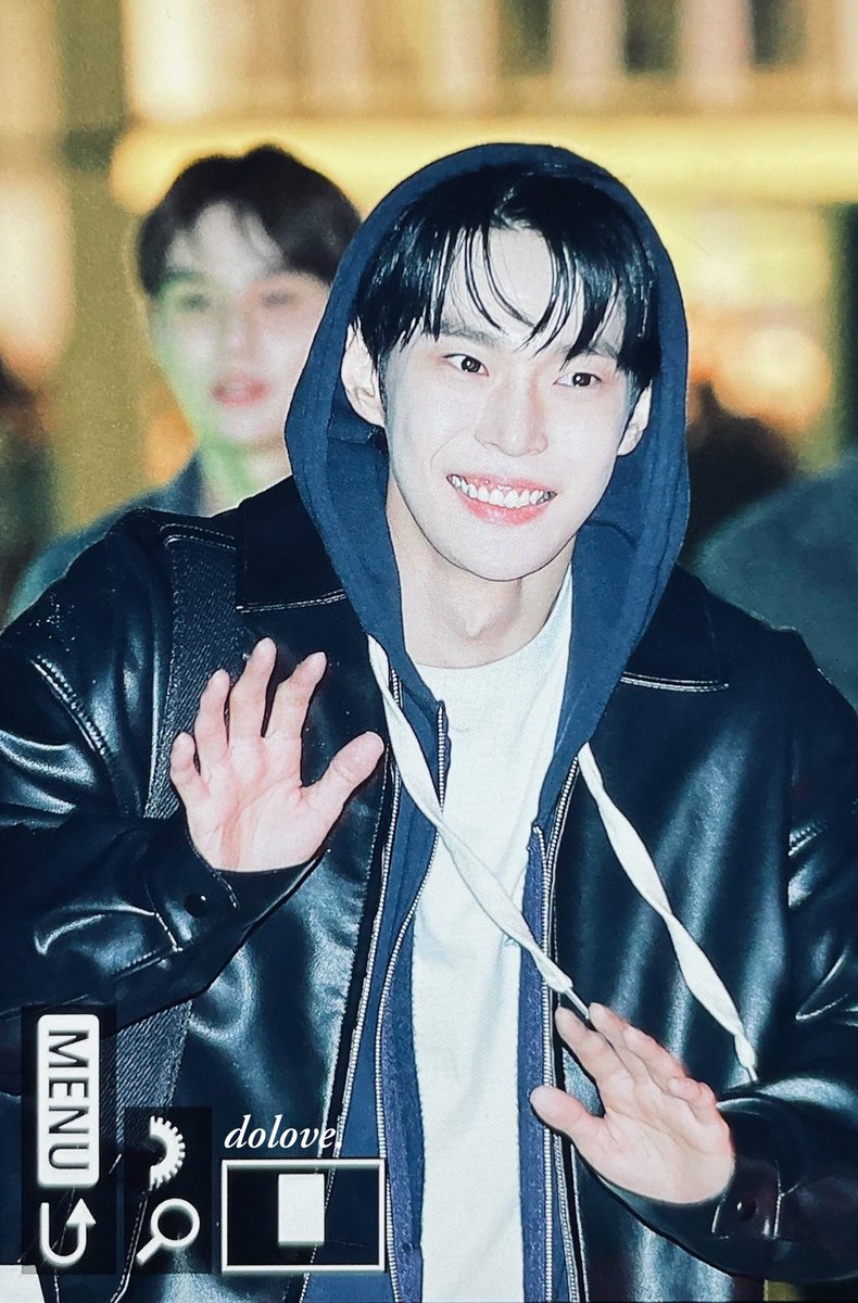 _do1ove's tweet photo. 230416 런칭쇼 퇴근 프리뷰 #도영
수고했어요~🤍

#Doyoung #ドヨン #NCT #NCT127 https://t.co/Y5k8OVy5ZC