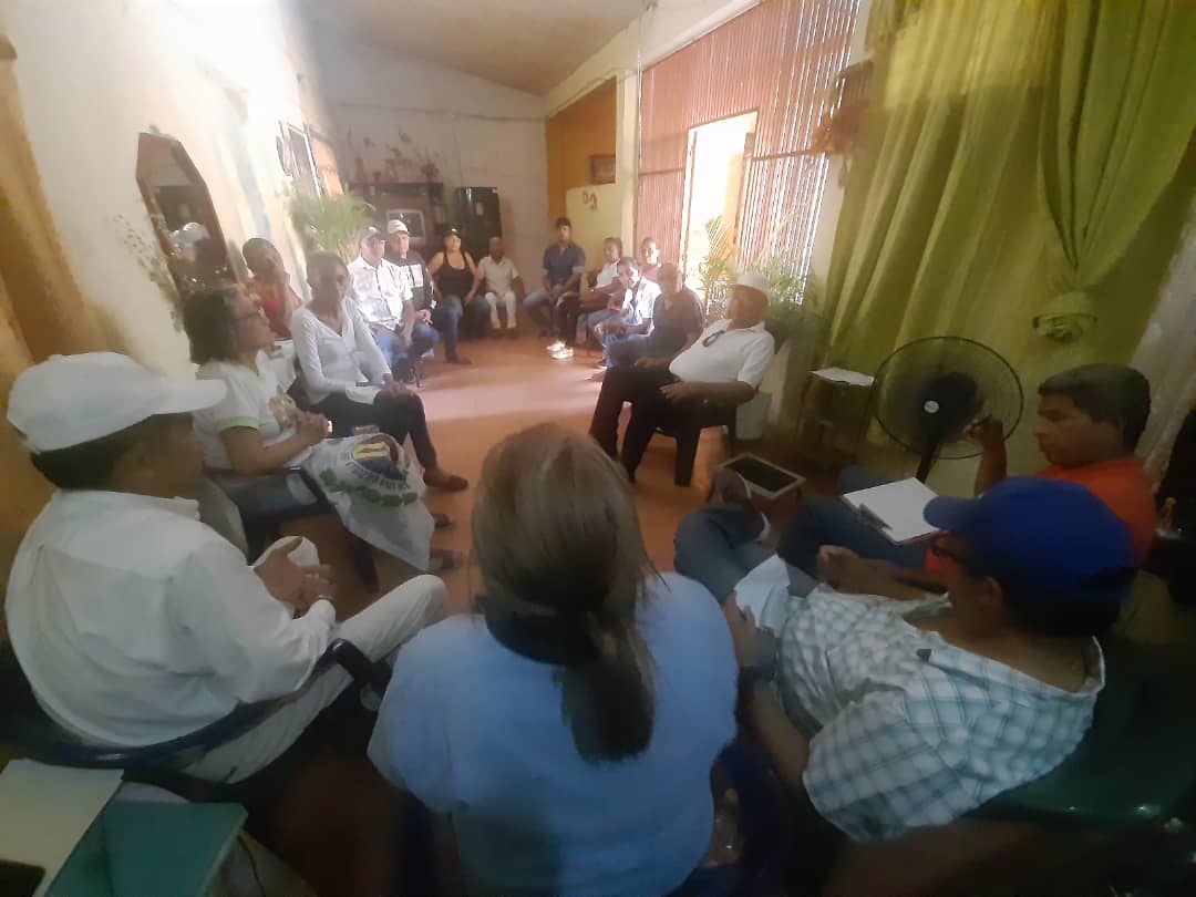 Cem_Torres_of's tweet photo. #15Abril | Planificando próximas actividades en la Parroquia Trinidad Samuel, con trabajo, organización y constancia lograremos cada objetivo.

¡Valor y Pa' lante! 

#ADTorres 

Concejal y Sec General @JohanagMora 

Sec Organización @NatalioV_AD https://t.co/CKvlIIdWcW
