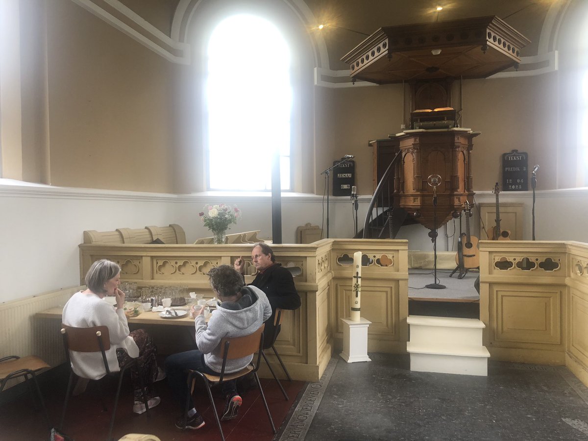 Lunch voor het concert in het prachtige kerkje in Terband (Friesland).
Voor de kenners; in de foto zit de aanleiding voor een liedje van mij verborgen.