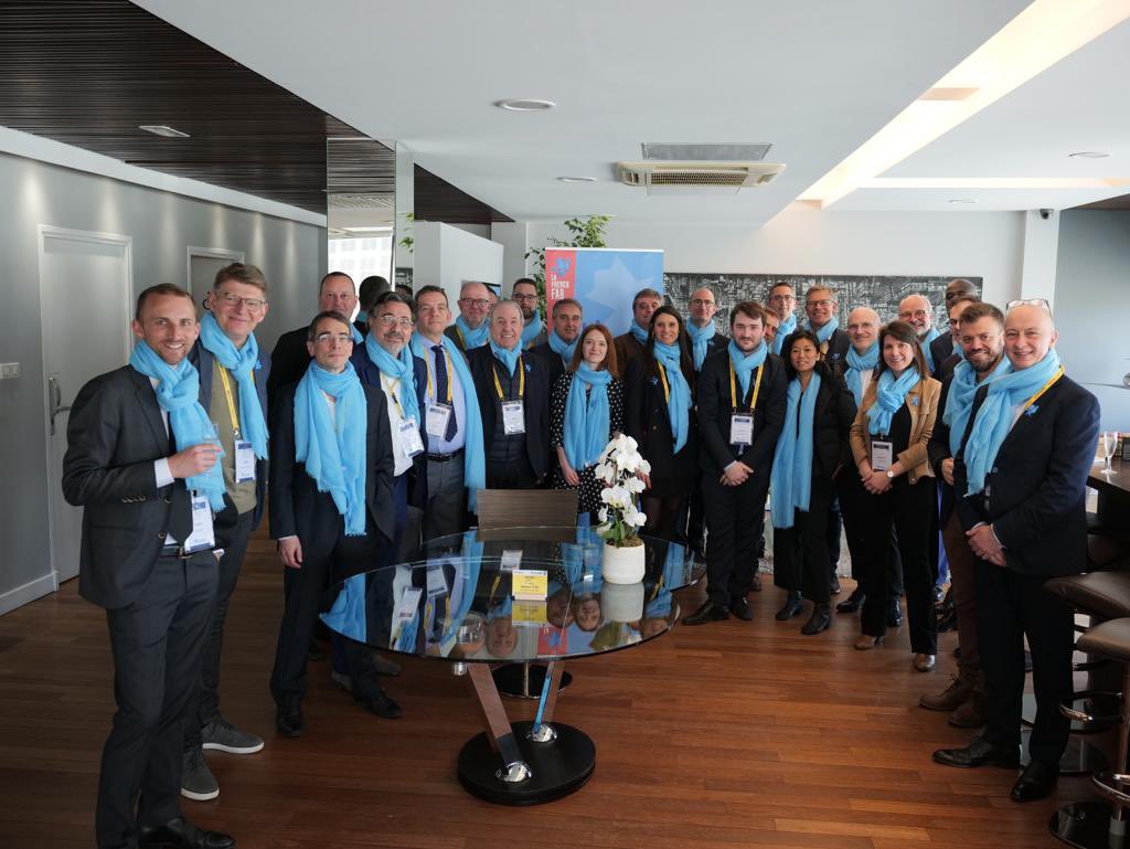 S_Ndour's tweet photo. C’est parti pour la mission internationale #LearnAndPick au salon #HanoverMesse pour porter haut les couleurs de @LaFrenchFab . Superbe délégation d’une vingtaine d’entreprises 🇫🇷 #Industrie #ETI #PME #TechInFab #startup https://t.co/xyb1B0TgGr