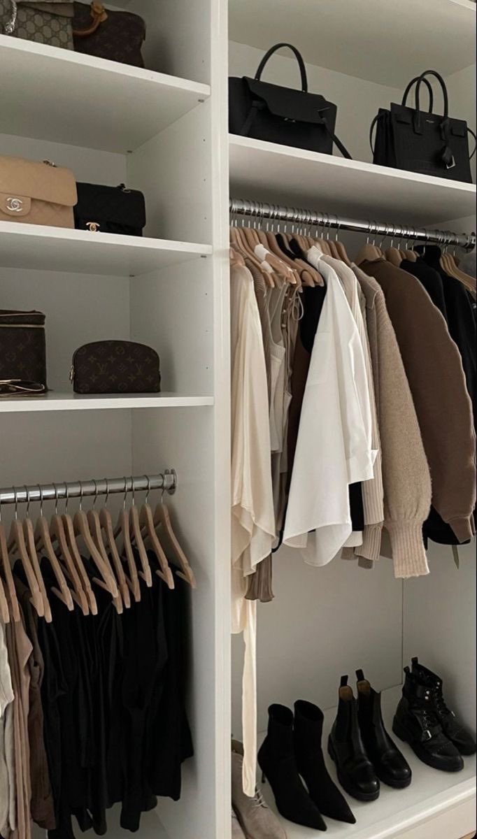 SelectOutfit's tweet photo. capsule wardrobe https://t.co/MdWWdvROwn