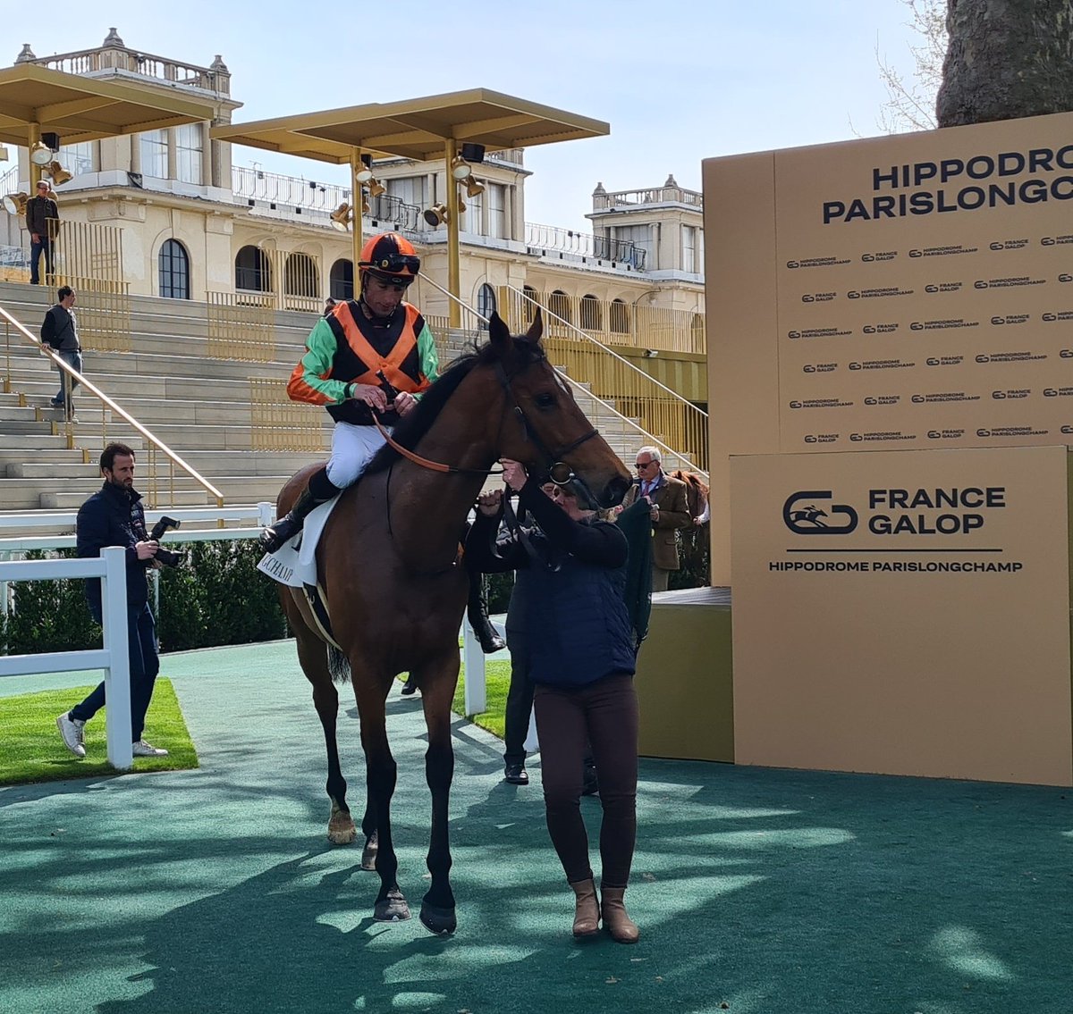 seenthestars's tweet photo. #VirtualRock takes the opening Prix Lord Seymour @paris_longchamp for Takaya Kimura, Satoshi Kobayashi and Ioritz Mendizabal @rpbloodstock @RacingPost https://t.co/iKbQWCASJ3