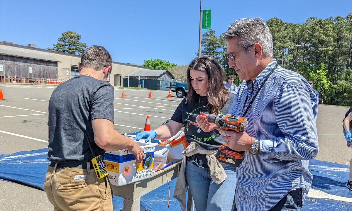 NCCommColleges's tweet photo. Too cool! @durhamtech students launched their high-altitude balloon last week and it made it all the way to the Bahamas 🌴 Did your college participate in the HAB Competition? @ncspacegrant #HAB #NASA https://t.co/FfJBCzAHwH