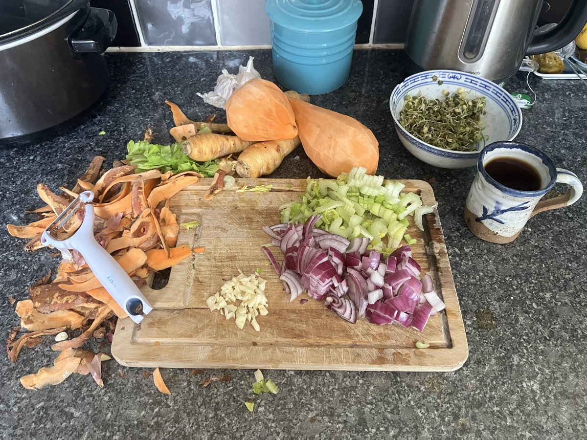LittleEcoT's tweet photo. Sun is out and slow cooker is on. I love  “#solar cooking” with our slow cooker off the #PV panels. It reduces the ~30p standard cooking cost to near zero, and makes 4-6 portions.

Dishwasher &amp; washing machine too, as well two 400 W heaters to use residual (not on full). https://t.co/3VnEhZfmYX