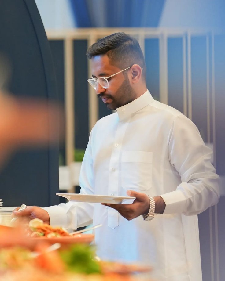 We welcome you to indulge in a luxurious iftar dining experience, featuring a grand ambience and exquisite dishes.

ندعوكم للتمتع معنا بتجربة إفطار عنوانها الفخامة حيث الأجواء الفاخرة والمأكولات المتنوعة