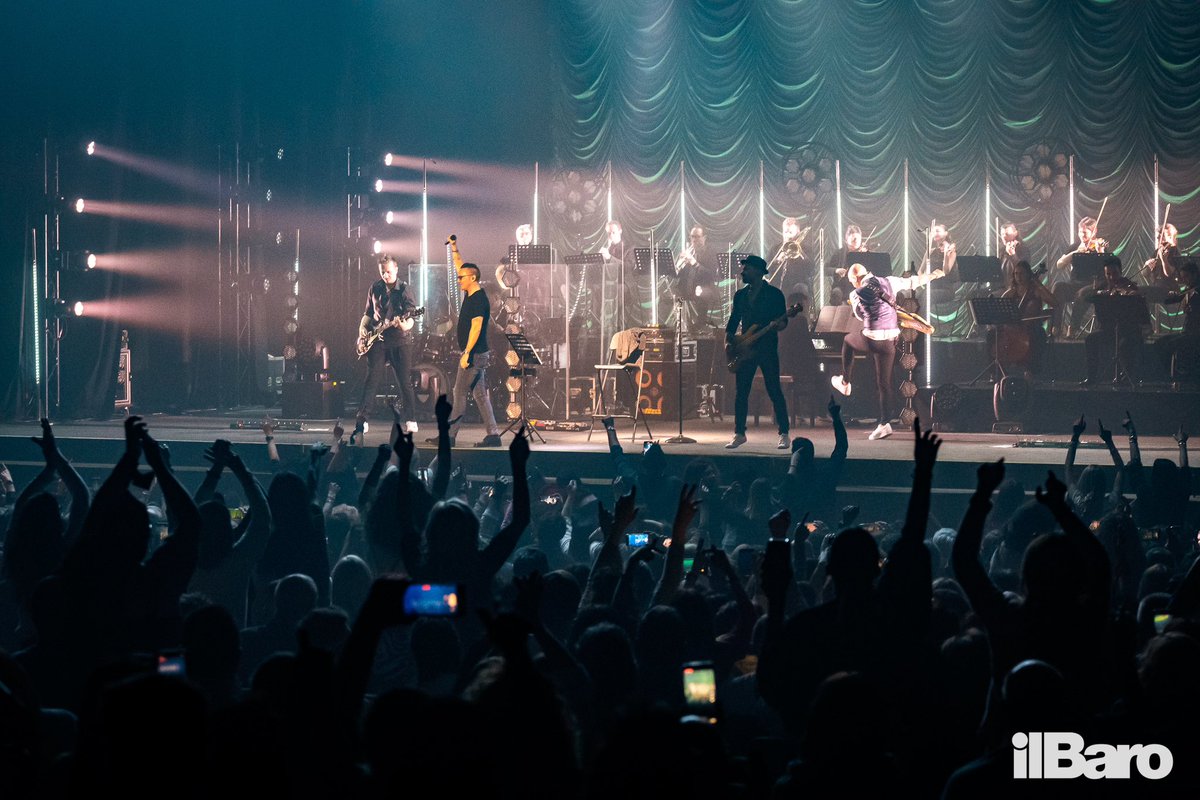 rockmoda's tweet image. Che meraviglia, Padova! Abbiamo sentito tutto il vostro calore ❤️
Il tour prosegue martedì e mercoledì al Teatro Verdi di Firenze, vi aspettiamo! 🍀

 📸 IlBaro

#Modà #BuonaFortuna #ModàLive #ModàeOrchestra #Modà20 #Gioia10 #Romantici @officialFandP