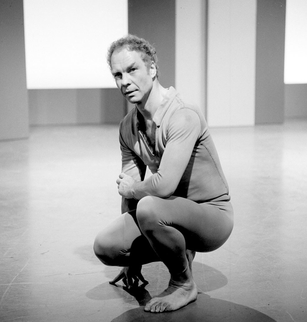 EdRudiger's tweet photo. American dancer and choreographer who was at the forefront of American modern dance for more than 50 years, Merce Cunningham wrote, "The legs and arms can be a revelation of the back, the spine's extensions." #MerceCunningham https://t.co/We3t8nNR6r