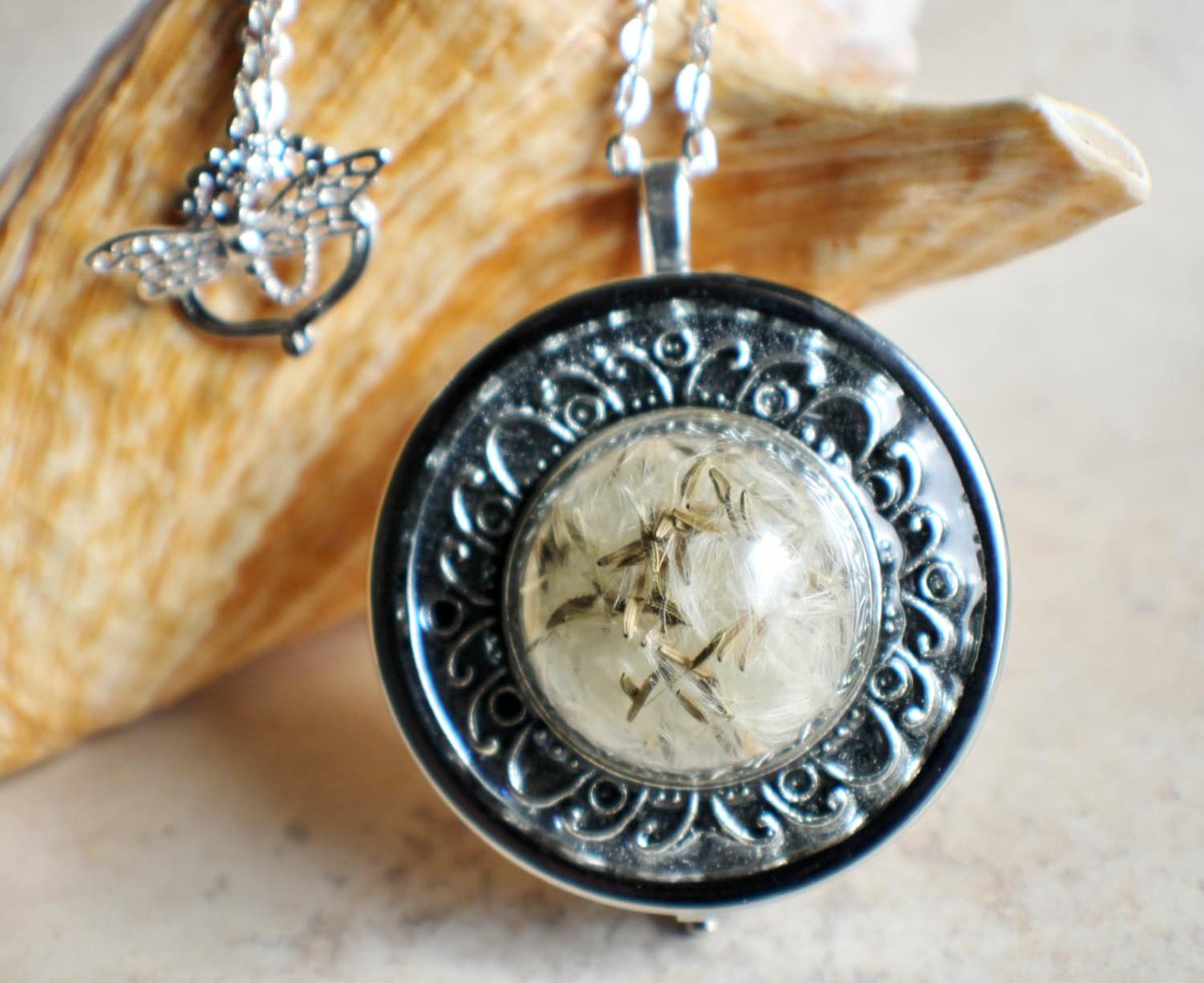 RT @charsfavorite: Music box locket,  round locket with music box inside, in silver with dandelion wishes encased in glass tuppu.net/3e20e7a5 #Charsfavoritethings #Etsy #PottiTeam