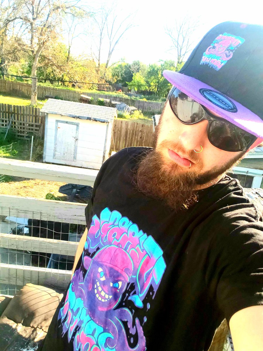 Fall4evervibes's tweet photo. Have you checked out my album #dreamcity yet 😈💯🐙🐙🐙 #verbalgraffiti #fall4ever 
https://t.co/RRuVeRY2Z8 https://t.co/b8XEBaR11Y