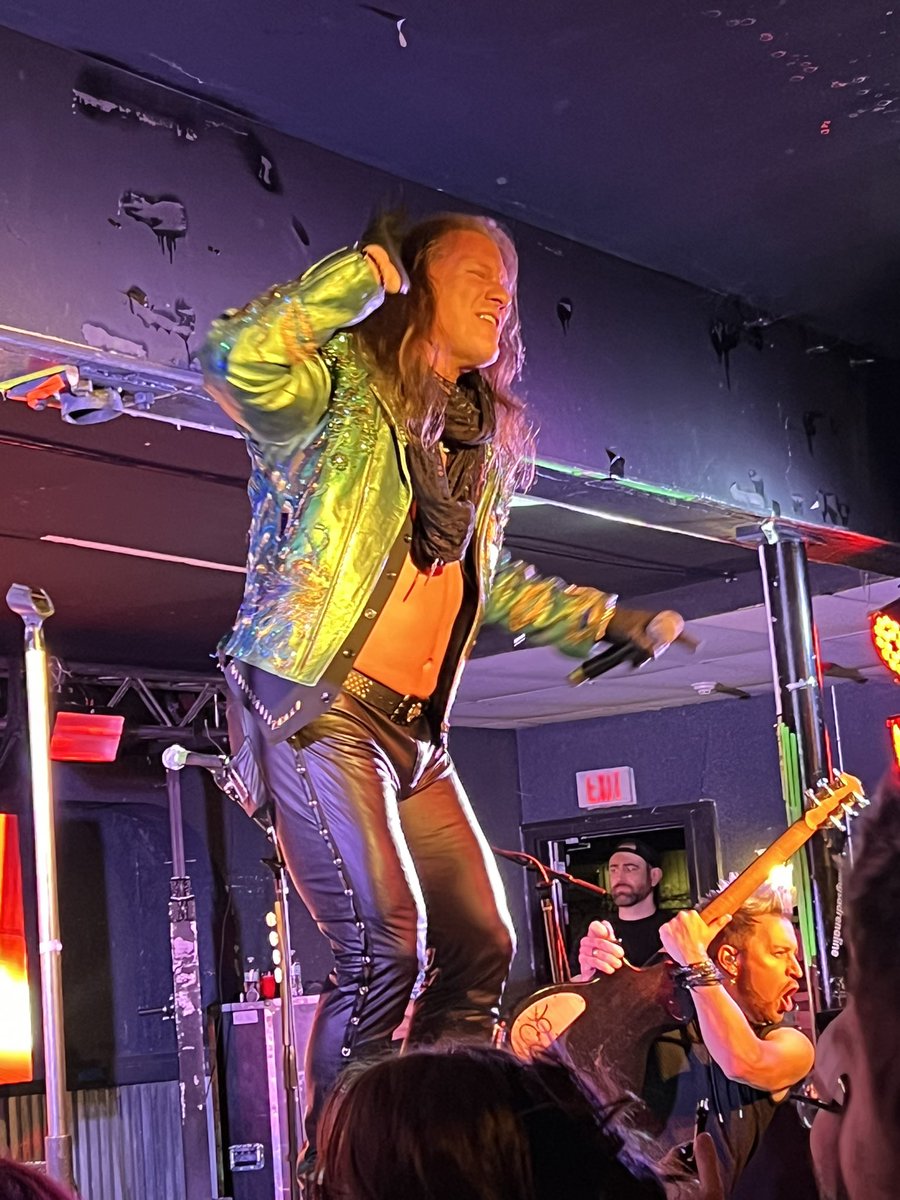 bombshellbilly's tweet image. Had an awesome time last night with my son, @SomeKidNick to see @FOZZYROCK and @IAmJericho in my hometown #Syracuse at my old stomping grounds, the legendary #LostHorizon … the openers The Nocturnal Affair and Seventh Day Slumber were awesome, and @FOZZYROCK killed it!!!!