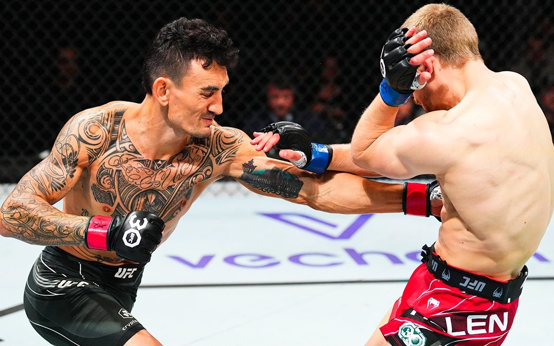 Max Holloway v. Arnold Allen was such a great fight, two talented artists doing battle on top of #VeChain logos. Thank you again to <a href="/vechainofficial/">VeChain</a>, <a href="/Carolbondioli/">Carolina bondioli</a>, and everyone with the Foundation that made it possible!