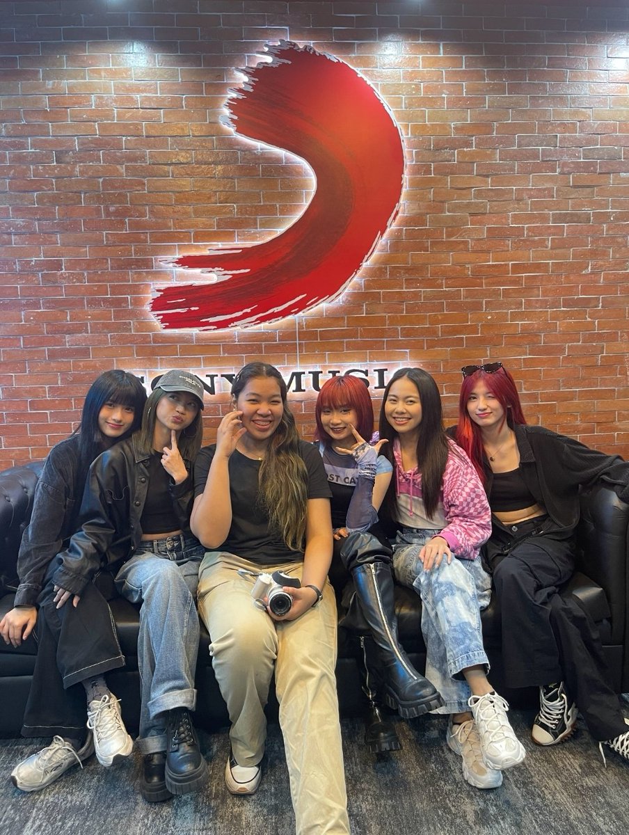 ilunabi's tweet photo. Another memorable memory again with @KAIA_Members. big thanks to @sonymusicph. I love you 5 ππ
Ang haba kasi ng chinika namin ni angela kaya siguro di na sama
https://t.co/4Cr1BxjSHVβ¦
MAALAALA MO KAIA #KAIA #KA1Anniversary #MMKAIA https://t.co/JSKU2SYHik