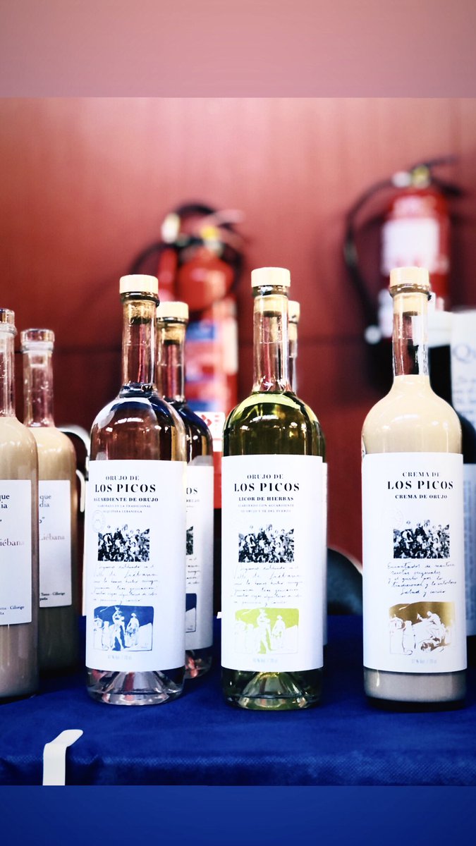 RosaTurkita's tweet photo. @isabelorujito Un referente de nuestra gastronomía con sus maravillosos #orujos y sus #vinos Hoy la podéis visitar en el #mercadodeleste hasta las 20h 🤍Yo ya tengo los míos !!! https://t.co/AQIus2nTYW