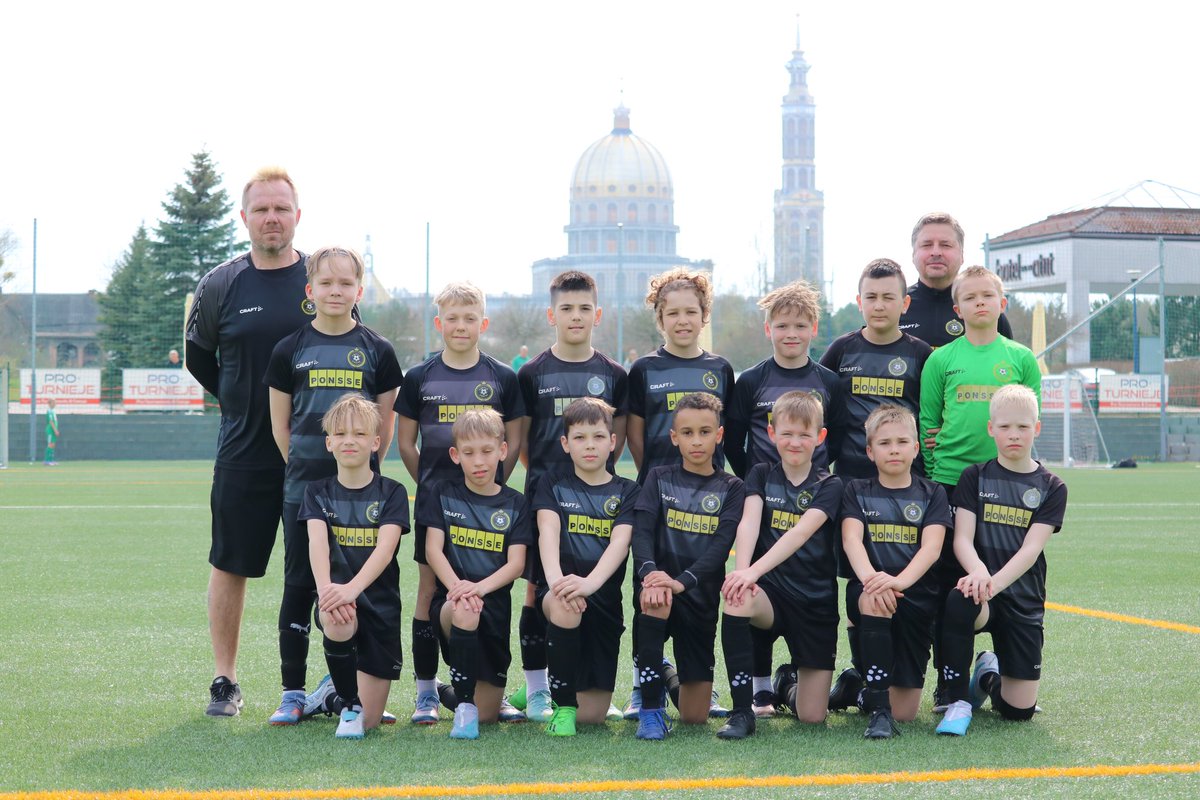 2012 syntyneiden United - joukkue Puolan pelireissulla 🔥⚽️

Kolmen päivän aikana 15 peliä 9v9 pelimuodolla a 20min 👍

Vastustajina mm. Benfica (POR), Schalke 04 (GER), Shamrock Rovers (IRL), Champion (UKR) sekä usea puolalainen ikäluokkajoukkue 🇵🇱

#jalkapallo #Käpylä #KUnited