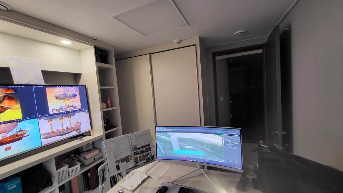 My way of working is to choose one thing from an idea notebook, and then put several images on the TV screen to refer to and work according to my feelings.

If you're curious about the process👇
youtu.be/ePFWbpQOduE

<a href="/earth2io/">Earth 2 🌍2️⃣</a> #steampunk #picman #어스2 #Earth2  #holobuilding