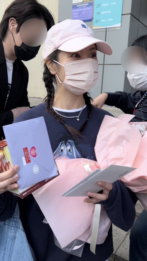 jungssominfp's tweet photo. ｜📸｜230416 wisdomlee22,정김정

✧After the final theater play~ 💜🐰

#JungSoMin #정소민
#ShakespeareInLove #셰익스피어인러 https://t.co/XKX6lhxqde