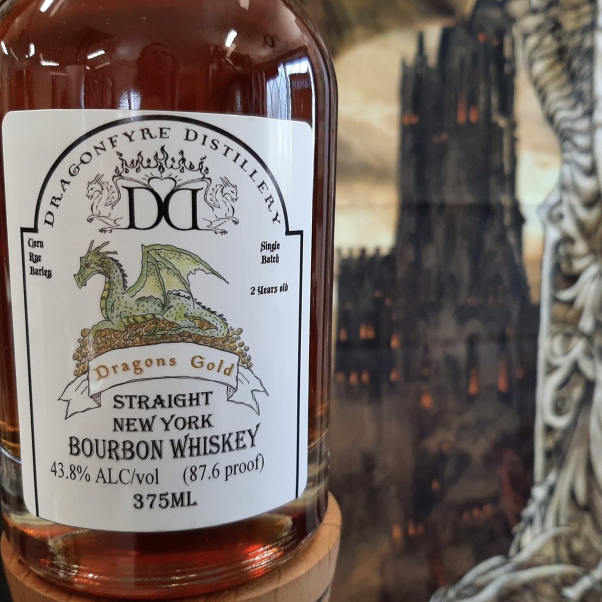 The next time you’re looking for a new bourbon to try, pick up a bottle from Dragonfyre Distillery! Their bourbon is made from locally grown corn, rye, and barley, with fruity and floral chocolate and cherry notes. #dragonfyredistillery #bourbonwhiskey #craftspirits