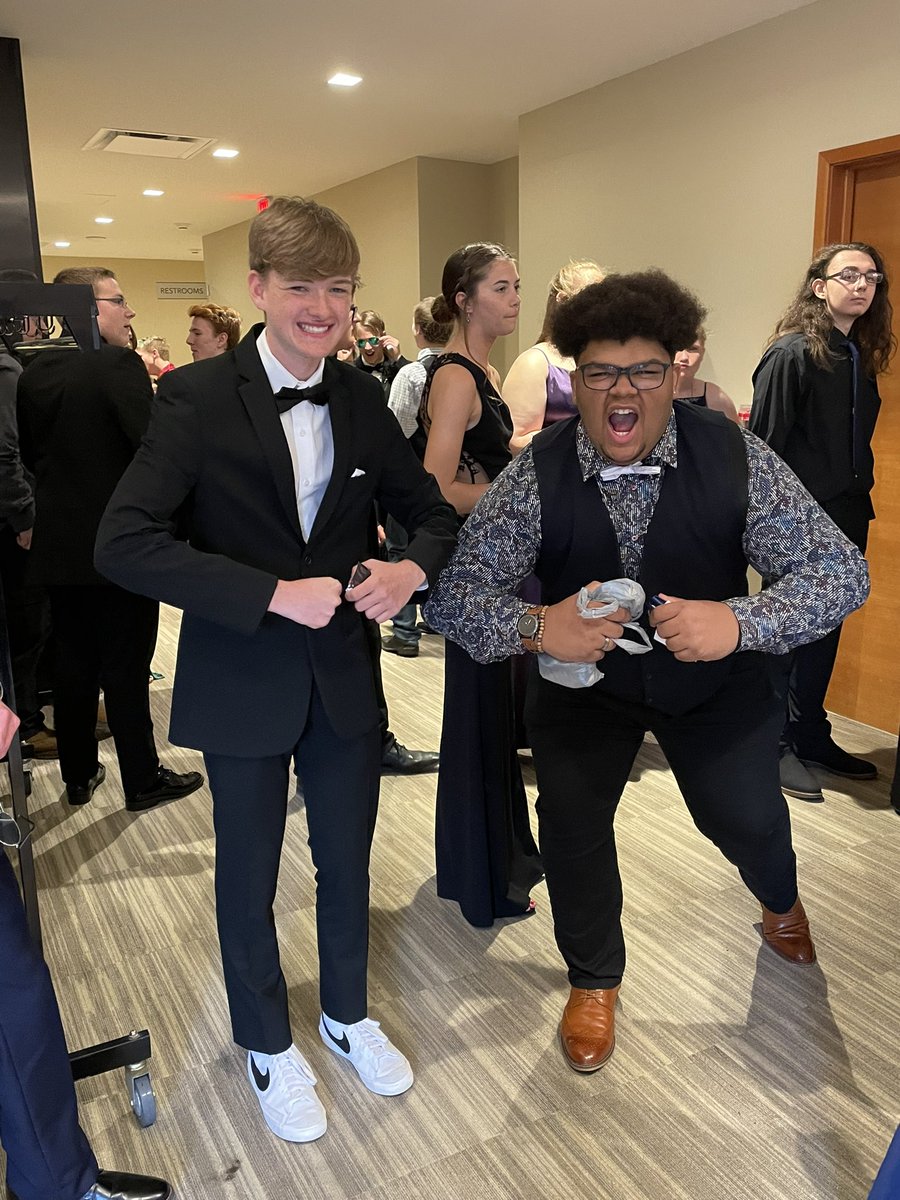 soccercited's tweet photo. EAHS Tennis at Prom, Reese (3 dubs) with Prom King Travis; Maddy and Mark, Maveric and Rose, and Reid #1herd #GoElks https://t.co/9DDNN2NxHL